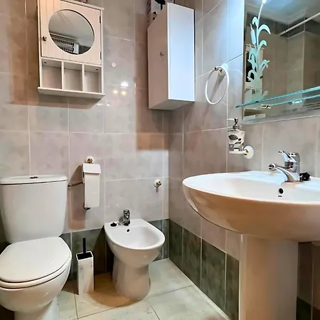 Апартаменти Charming Flat With Swimming Pool 500 M From Playa Del Cura! *