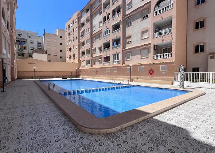 Apartment Charming Flat With Swimming Pool 500 M From Playa Del Cura! Torrevieja